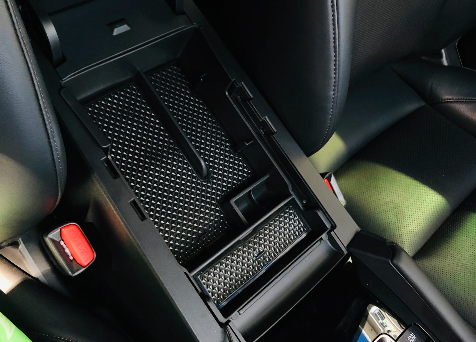 Mazda 3 20-25 Armrest Tray